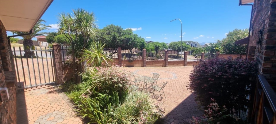 4 Bedroom Property for Sale in Hartenbos Heuwels Western Cape